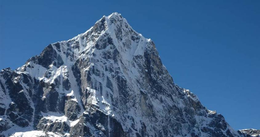 Cholatse Peak Climbing