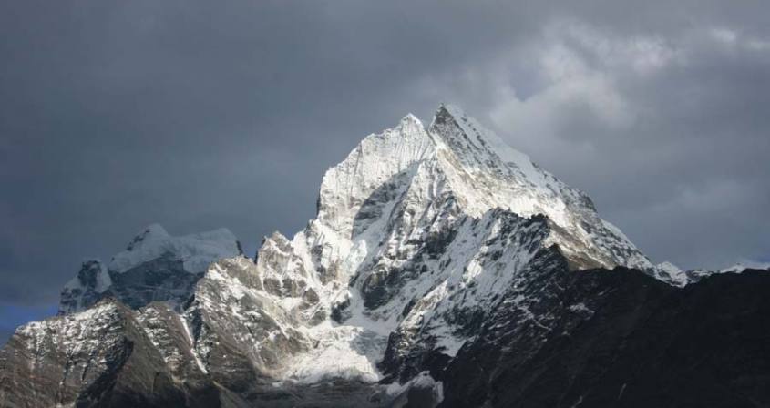 Mt Thamserku Climbing