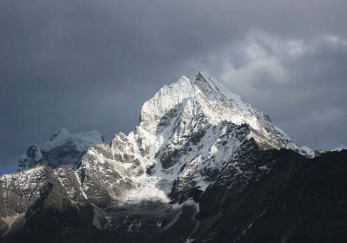 Mt Thamserku Climbing